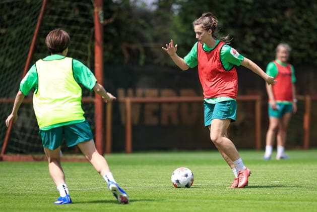 Julia Magerl (SV Werder Bremen) am Ball, Einzelbild, Ganzkörper, Aktion, Action, Spielszene, 09.07.2026, Bremen (Deutschland), Fussball, Google Pixel Frauen-Bundesliga, Trainingsauftakt SV Werder Bremen *** Julia Magerl of SV Werder Bremen with the ball, single frame, full body, action, game scene, July 9, 2026, Bremen, Germany, soccer, Google Pixel Women s Bundesliga, SV Werder Bremen s first training session of the season xobx