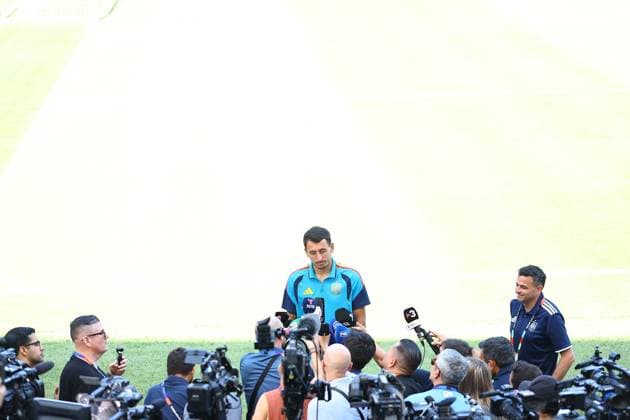 Mikel Oyarzabal of Spain talks to press Spain press conference, PK, Pressekonferenz and Training, 2026 FIFA World Cup, WM, Weltmeisterschaft, Fussball International Football, Carson Sports Park, Los Angeles, USA - 09 Jul 2026Los Angeles California (CA) United States of America  Copyright: xMichaelxZemanek Shutterstockx 16984531c