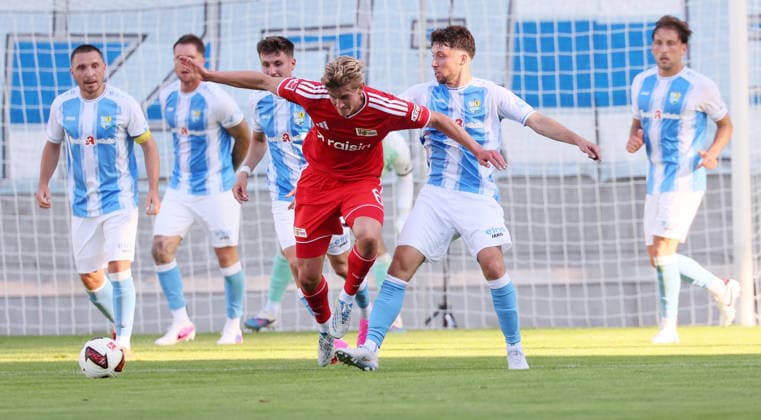 Chemnitz, 09.07.2026, Stadion an der Gellertstraße, Fußball, Testspiel , Chemnitzer FC vs. 1.FC Union Berlin , Im Bild von links; Aljoscha Kemlein ( 6, Union), Tom Baumgart (29, Chemnitz). , Nur zur redaktionellen Nutzung. Only editorial use. , *** Chemnitz, July 9, 2026, Gellertstraße Stadium, Soccer, Friendly Match, Chemnitzer FC vs. 1. FC Union Berlin, Pictured from left: Aljoscha Kemlein 6, Union; Tom Baumgart 29, Chemnitz; For editorial use only, Picture Point