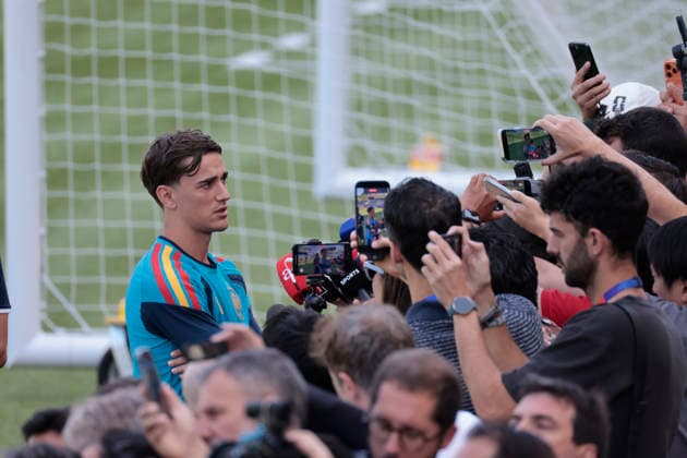 Spanish midfielder Gavi speaks with media during a training session of the national team, Nationalteam of Spain in Los Angeles, US, 9 July 2026, on the eve of the 2026 World Cup quarter-final match against Belgium. Spanish National Team training session !ACHTUNG: NUR REDAKTIONELLE NUTZUNG!  Copyright: xLavandeiraxJrx GRAF3996 20260709-55020850587_1