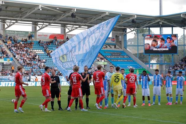 CFC vs 1. FC Union Berlin 09.07.2026 Chemnitz, eins Stadion- An der Gellertstrasse, Fussball, Regionalliga Nordost, , Testspiel , CFC, CFC vs 1. FC Union Berlin Die Mannschaften begrüßen sich Chemnitz Sachsen BRD *** CFC vs. 1 FC Union Berlin, July 9, 2026, Chemnitz, eins Stadion on Gellertstrasse, Sports, Soccer, Northeast Regional League, , Friendly Match, CFC, CFC vs. 1 FC Union Berlin. The teams greet each other. Chemnitz, Saxony, Germany