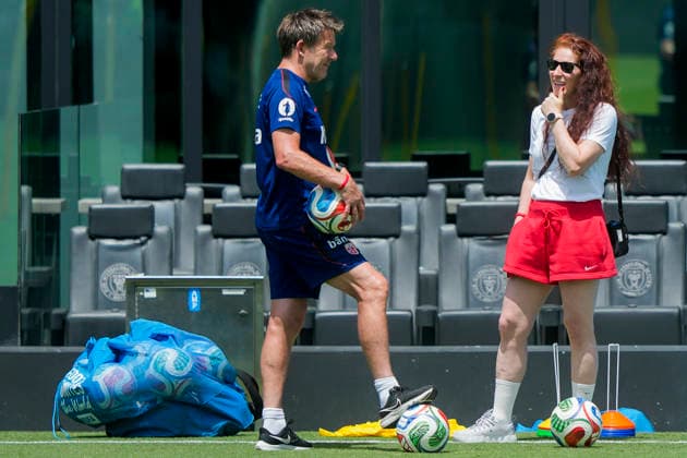 Fotball-VM 2026 Fort Lauderdale, Florida , USA 20260709. Norges fagkoordinator Bard Wiggen og president i Norges Fotballforbund Lise Klaveness under en trening med Norges herrelandslag i fotball pa Inter Miami CF Stadium. Foto: Fredrik Varfjell NTB Fort Lauderdale, Florida USA EDITORIAL USE ONLY. RESTRICTED USE FOR BETTING COMPANIES Ref:_SPOdixrIJ-JH8Q.jpg *** 2026 FIFA World Cup, Fort Lauderdale, Florida, USA 20260709 Norway’s technical coordinator Bard Wiggen and Norwegian Football Federation president Lise Klaveness during a training session with Norway’s men’s national soccer team at Inter Miami CF Stadium. Photo: Fredrik Varfjell, NTB, Fort Lauderdale, Florida, USA EDITORIAL USE ONLY RESTRICTED USE FOR BETTING COMPANIES  Copyright: xFredrikxVarfjellx xNTBx