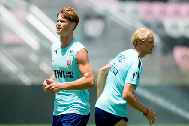 Fotball-VM 2026 Fort Lauderdale, Florida , USA 20260709. Norges Henrik Falchener og Morten Thorsby under en trening med Norges herrelandslag i fotball pa Inter Miami CF Stadium. Foto: Fredrik Varfjell NTB Fort Lauderdale, Florida USA EDITORIAL USE ONLY. RESTRICTED USE FOR BETTING COMPANIES Ref:_SPOKdiwMdB6gX0.jpg *** 2026 FIFA World Cup, Fort Lauderdale, Florida, USA 20260709 Norway’s Henrik Falchener and Morten Thorsby during a training session with the Norwegian men’s national soccer team at Inter Miami CF Stadium. Photo: Fredrik Varfjell, NTB, Fort Lauderdale, Florida, USA. EDITORIAL USE ONLY. RESTRICTED USE FOR BETTING COMPANIES.  Copyright: xFredrikxVarfjellx xNTBx