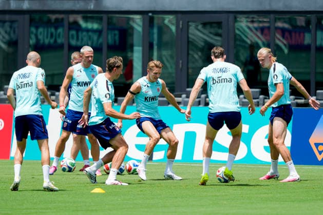 Fotball-VM 2026 Fort Lauderdale, Florida , USA 20260709. Norges Fredrik Aursnes, Julian Ryerson, Sander Berge, Martin odegaard, Jorgen Strand Larsen og Erling Braut Haaland under en trening med Norges herrelandslag i fotball pa Inter Miami CF Stadium. Foto: Fredrik Varfjell NTB Fort Lauderdale, Florida USA EDITORIAL USE ONLY. RESTRICTED USE FOR BETTING COMPANIES Ref:_SPOyKNpY2-y124.jpg *** 2026 FIFA World Cup, Fort Lauderdale, Florida, USA, July 9, 2026: Norway’s Fredrik Aursnes, Julian Ryerson, Sander Berge, Martin Ødegaard, Jørgen Strand Larsen, and Erling Braut Haaland during a training session with the Norwegian men’s national soccer team at Inter Miami CF Stadium. Photo by Fredrik Varfjell, NTB, Fort Lauderdale, Florida, USA. EDITORIAL USE ONLY. RESTRICTED USE FOR BETTING COMPANIES.  Copyright: xFredrikxVarfjellx xNTBx