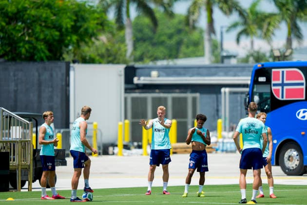 Fotball-VM 2026 Fort Lauderdale, Florida , USA 20260709. Norges Marcus Holmgren Pedersen, Alexander Sorloth, Sondre Langas, Oscar Bobb og Andreas Schjelderup under en trening med Norges herrelandslag i fotball pa Inter Miami CF Stadium. Foto: Fredrik Varfjell NTB Fort Lauderdale, Florida USA EDITORIAL USE ONLY. RESTRICTED USE FOR BETTING COMPANIES Ref:_SPOgF3UT-H64Yw.jpg *** 2026 FIFA World Cup Fort Lauderdale, Florida, USA July 9, 2026 Norway’s Marcus Holmgren Pedersen, Alexander Sorloth, Sondre Langas, Oscar Bobb, and Andreas Schjelderup during a training session with the Norwegian men’s national soccer team at Inter Miami CF Stadium. Photo: Fredrik Varfjell, NTB, Fort Lauderdale, Florida, USA. EDITORIAL USE ONLY. RESTRICTED USE FOR BETTING COMPANIES.  Copyright: xFredrikxVarfjellx xNTBx