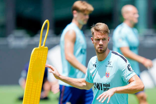 Fotball-VM 2026 Fort Lauderdale, Florida , USA 20260709. Norges Kristoffer Vassbakk Ajer under en trening med Norges herrelandslag i fotball pa Inter Miami CF Stadium. Foto: Fredrik Varfjell NTB Fort Lauderdale, Florida USA EDITORIAL USE ONLY. RESTRICTED USE FOR BETTING COMPANIES Ref:_SPOWCKLczp1xYM.jpg *** 2026 FIFA World Cup, Fort Lauderdale, Florida, USA 20260709 Norway’s Kristoffer Vassbakk Ajer during a training session with the Norwegian men’s national soccer team at Inter Miami CF Stadium. Photo: Fredrik Varfjell, NTB. Fort Lauderdale, Florida, USA. EDITORIAL USE ONLY. RESTRICTED USE FOR BETTING COMPANIES.  Copyright: xFredrikxVarfjellx xNTBx
