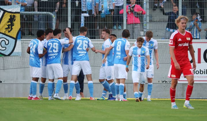 Chemnitzer jubeln nach 1:1 durch Jonas Marx, Tom Rothe enttäuscht Fußball Fussball Testspiel Saison 2026 2027 09.07.2026 Chemnitzer FC CFC vs.1.FC Union Berlin FCU DFL regulations prohibit any use of photographs as image sequences and or quasi-video. *** Chemnitz fans celebrate after Jonas Marx scores the 1-1 equalizer, Tom Rothe disappoints Sports Soccer Soccer Friendly Match 2026–2027 Season September 7, 2026 Chemnitzer FC (CFC) vs. 1. FC Union Berlin (FCU) DFL regulations prohibit any use of photographs as image sequences and or quasi-video