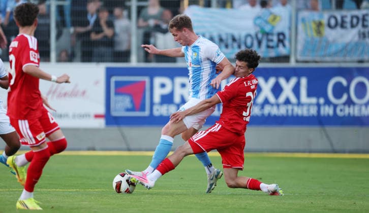 Johannes Pistol, Julien Friedrich Zweikampf Spielszene Aktion Fußball Fussball Testspiel Saison 2026 2027 09.07.2026 Chemnitzer FC CFC vs.1.FC Union Berlin FCU DFL regulations prohibit any use of photographs as image sequences and or quasi-video. *** Johannes Pistol, Julien Friedrich, tackle, game scene, action, sports, soccer, soccer, friendly match, 2026–2027 season, September 7, 2026, Chemnitzer FC (CFC) vs. 1. FC Union Berlin (FCU). DFL regulations prohibit any use of photographs as image sequences and or quasi-video.