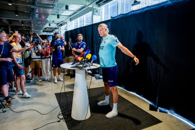 Fotball-VM 2026 Fort Lauderdale, Florida , USA 20260709. Norges Erling Braut Haaland under et pressetreff med Norges herrelandslag i fotball pa Inter Miami CF Stadium. Foto: Fredrik Varfjell NTB Fort Lauderdale, Florida USA EDITORIAL USE ONLY. RESTRICTED USE FOR BETTING COMPANIES Ref:_SPOQV1MqFM6NXY.jpg *** 2026 FIFA World Cup, Fort Lauderdale, Florida, USA 20260709 Norway’s Erling Braut Haaland during a press conference with the Norwegian men’s national soccer team at Inter Miami CF Stadium. Photo: Fredrik Varfjell, NTB. Fort Lauderdale, Florida, USA. EDITORIAL USE ONLY. RESTRICTED USE FOR BETTING COMPANIES.  Copyright: xFredrikxVarfjellx xNTBx