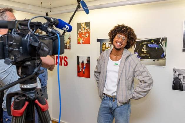 Han-Noah Massengo 4 (FC Augsburg) im Interview, Ausstellung Han-Noah Massengo gibt Einblicke hinter die Kulissen des Profifussballs, Fussball, 1. Bundesliga, 09.07.2026 Augsburg Bayern Deutschland *** Interview with Han Noah Massengo of FC Augsburg, Han Noah Massengo Exhibition Offers a Behind-the-Scenes Look at Professional Soccer, Soccer, Bundesliga 1, July 9, 2026, Augsburg, Bavaria, Germany Copyright: xkolbert-press ChristianxKolbertx