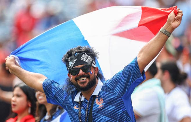 A French fan shows his support before the start of a Quarter-final FIFA World Cup, WM, Weltmeisterschaft, Fussball match against Morocco at Boston Stadium in Foxborough, Massachusetts, on Thursday, July 9, 2026.  BOS20260709801 CHRISTIANxBRUNSKILL