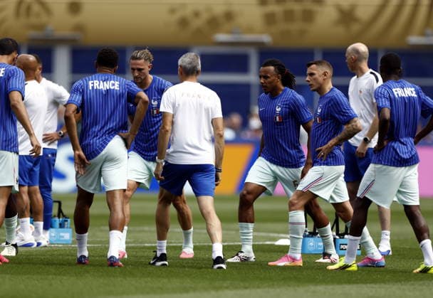 FIFA World Cup, WM, Weltmeisterschaft, Fussball 2026 quarterfinals - France vs Morocco Players of France during warm up ahead of the FIFA World Cup 2026 quarterfinals match France against Morocco, in Boston, USA, 09 July 2026. BOSTON United States  Copyright: xWILLxOLIVERx