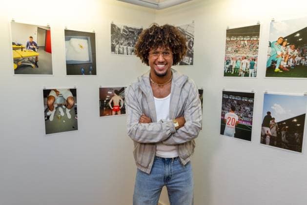 Football: Han-Noah Massengo of FC Augsburg presents an exhibition and a photo book