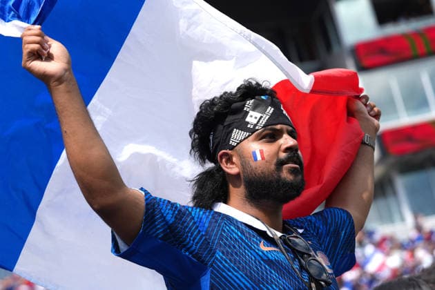 A French fan cheers on his team before a 2026 FIFA World Cup, WM, Weltmeisterschaft, Fussball quarterfinal match between France and Morocco at Gillette Stadium in Foxborough, United States, 09 July 2026. FIFA World Cup 2026 quarterfinals - France vs. Morocco !ACHTUNG: NUR REDAKTIONELLE NUTZUNG!  Copyright: xÁngelxColmenaresx GR4029 20260709-55020851487_1