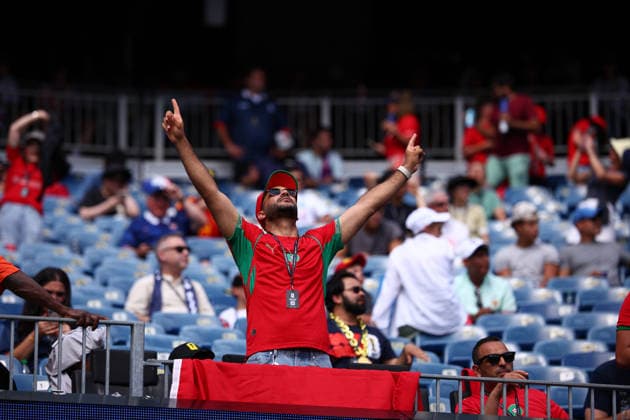 July 9, 2026, Foxborough, Massachusetts, USA: A Moroccan fan says a prayer before the 2026 FIFA World Cup, WM, Weltmeisterschaft, Fussball quarterfinal match at Boston Stadium in Massachusetts on July 9, 2026. Foxborough USA - ZUMAm283 20260709_zsp_m283_006 Copyright: xBillyxMyersx