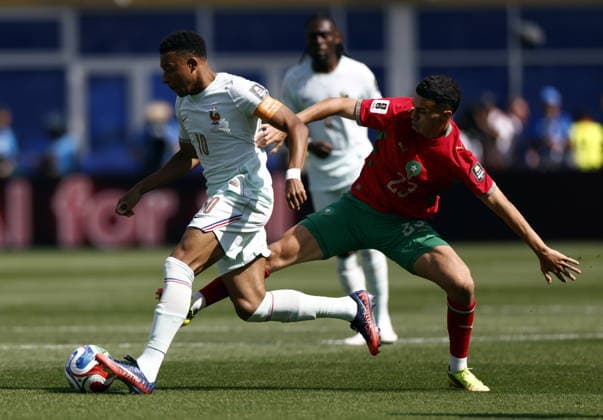 FIFA World Cup, WM, Weltmeisterschaft, Fussball 2026 quarterfinals - France vs Morocco Kylian Mbappe of France (L) and Bilal El Khannouss of Morocco in action during the FIFA World Cup 2026 quarterfinals match France against Morocco, in Boston, USA, 09 July 2026. BOSTON United States  Copyright: xWILLxOLIVERx
