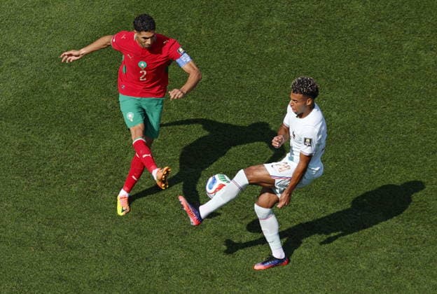 FIFA World Cup, WM, Weltmeisterschaft, Fussball 2026 quarterfinals - France vs Morocco Achraf Hakimi of Morocco (L) and Desire Doue of France in action during the FIFA World Cup 2026 quarterfinals match France against Morocco, in Boston, USA, 09 July 2026. BOSTON United States  Copyright: xGREGxM.xCOOPERx