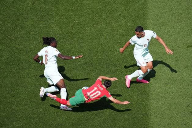 Brahim Diaz of Morocco and Manu Kone of France France v Morocco, 2026 FIFA World Cup, WM, Weltmeisterschaft, Fussball Quarter-final, Football, Boston Stadium, Foxborough, Massachusetts, USA - - 09 Jul 2026Foxborough Boston Stadium Massachusetts (MA) United States of America  Copyright: xIsmaelxAdnan Shutterstockx 16984924b
