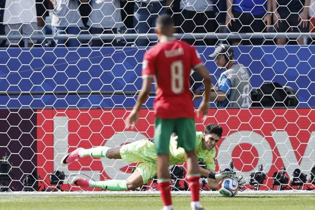 FOXBOROUGH - Morocco goalkeeper Yassine Bounou saves penalty during the 2026 FIFA World Cup, WM, Weltmeisterschaft, Fussball quarter-final match between France and Morocco at Boston Stadium on July 9, 2026, in Foxborough, Massachusetts, United States. MAURICE VAN STEEN ANP FIFA World Cup 2026 - quarter final 2026 xVIxANPxSportx xMauricexvanxSteenxIVx 563228129 originalFilename: 563228129.jpg