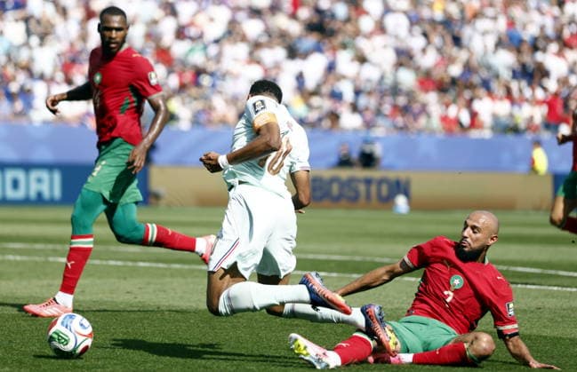 FIFA World Cup, WM, Weltmeisterschaft, Fussball 2026 quarterfinals - France vs Morocco Kylian Mbappe of France is fouled by Noussair Mazraoui of Morocco during the FIFA World Cup 2026 quarterfinals match France against Morocco, in Boston, USA, 09 July 2026. BOSTON United States  Copyright: xWILLxOLIVERx