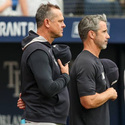 July 9, 2026, St. Petersburg, Florida, USA: New York Yankees manager AARON BOONE (17) during the national anthem before the start of the game against the Tampa Bay Rays. The Tampa Bay Rays hosted the New York Yankees at Tropicana Field in St. Petersburg, FL. MLB, Baseball Herren, USA 2026: New York Yankees 12:4 Tampa Bay Rays  - ZUMAm299 20260709_znp_m299_003 Copyright: xTaylorxMcFeex
