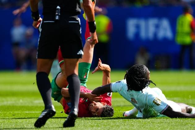 Manu Kone of France fouls Achraf Hakimi of Morocco France v Morocco, 2026 FIFA World Cup, WM, Weltmeisterschaft, Fussball Quarter-final, Football, Boston Stadium, Foxborough, Massachusetts, USA - - 09 Jul 2026Foxborough Boston Stadium Massachusetts (MA) United States of America  Copyright: xJavierxGarcia Shutterstockx 16984925aj
