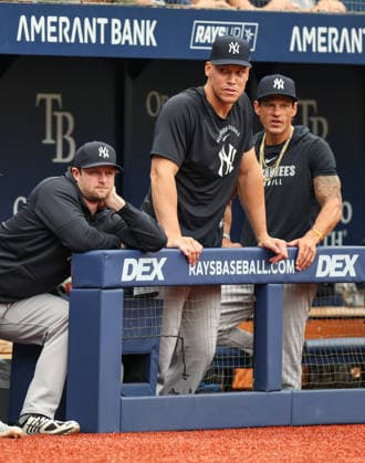 July 9, 2026, St. Petersburg, Florida, USA: New York Yankees outfielder AARON JUDGE (99) looks on from the dugout during a game against the Tampa Bay Rays. The Tampa Bay Rays hosted the New York Yankees at Tropicana Field in St. Petersburg, FL. MLB, Baseball Herren, USA 2026: New York Yankees 12:4 Tampa Bay Rays  - ZUMAm299 20260709_znp_m299_024 Copyright: xTaylorxMcFeex