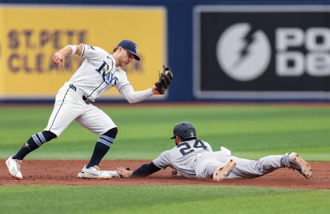 July 9, 2026, St. Petersburg, Florida, USA: New York Yankees right fielder JASSON DOMoÂNGUEZ (24) steals second base during a game against the Tampa Bay Rays. The Tampa Bay Rays hosted the New York Yankees at Tropicana Field in St. Petersburg, FL. St. Petersburg USA - ZUMAm299 20260709_znp_m299_029 Copyright: xTaylorxMcFeex