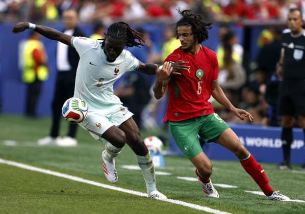 FIFA World Cup, WM, Weltmeisterschaft, Fussball 2026 quarterfinals - France vs Morocco Manu Kone of France (L) and Ayyoub Bouaddi of Morocco in action during the FIFA World Cup 2026 quarterfinals match France against Morocco, in Boston, USA, 09 July 2026. BOSTON United States  Copyright: xWILLxOLIVERx