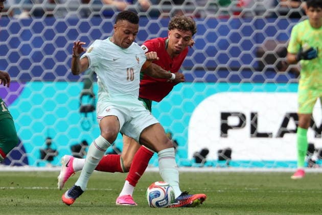 FIFA World Cup, WM, Weltmeisterschaft, Fussball 2026 quarterfinals - France vs Morocco Kylian Mbappe of France (L) in action against Neil El Aynaoui of Morocco (R) during the FIFA World Cup 2026 quarterfinals match France against Morocco, in Boston, Massachusetts, USA, 09 July 2026. BOSTON United States  Copyright: xSARAHxYENESELx