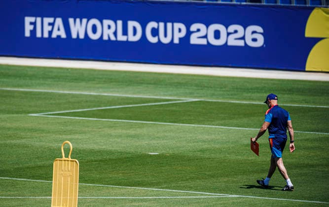 Spain national team, Nationalteam World Cup 09 07 2026 Luis de la Fuente head coach of Spain during the Spanish national team s training session at Carson Sports Park in Los Angeles LA, United States of America on July 09, 2026. Photo (PGS Photo Agency) Los Angeles usa Copyright: xPGSxPhotoxAgencyx