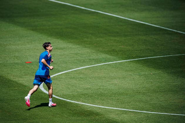 Spain national team, Nationalteam World Cup 09 07 2026 Pablo Gavi of Spain (R) runs in the field during the Spanish national team s training session at Carson Sports Park in Los Angeles LA, United States of America on July 09, 2026. Photo (PGS Photo Agency) Los Angeles usa Copyright: xPGSxPhotoxAgencyx