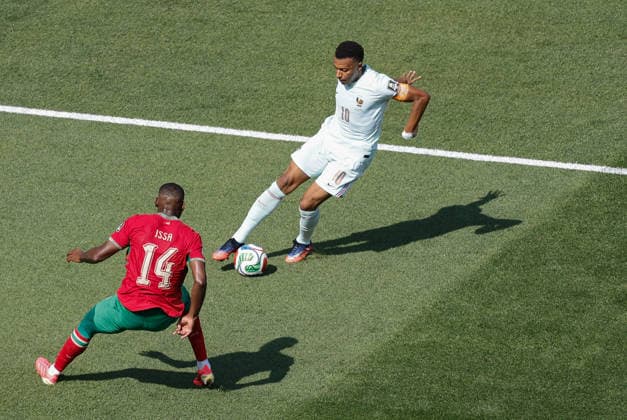 FOXBOROUGH, MA - JULY 09: Kylian Mbappe 10 of France dribbles as Issa Diop 14 of Morocco defends during the FIFA World Cup, WM, Weltmeisterschaft, Fussball 2026 quarter-final match between France and Morocco on July 9, 2026, at Boston Stadium in Foxborough, MA. (Photo by M. Anthony Nesmith Icon Sportswire) SOCCER: JUL 09 FIFA World Cup 26 Quarter-Final - France v Morocco EDITORIAL USE ONLY Icon26070905