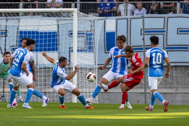 09.07.2026, GER, Testspiel, Saison 2026 2027), Chemnitz, Chemnitzer FC - 1. FC Union Berlin Woo-yeong Jeong (1. FC Union Berlin 11) im Zweikampf gegen Andreas Geipl (Chemnitzer FC 6) (Nur 1. - 3. Liga: DFB DFL regulations prohibit any use of photographs as image sequences and or quasi-video) *** July 9, 2026, GER, Friendly Match, 2026–2027 Season, Chemnitz, Chemnitzer FC 1 FC Union Berlin Woo Yeong Jeong 1 FC Union Berlin 11 in a tackle against Andreas Geipl Chemnitzer FC 6 Nur 1 3. Liga DFB DFL regulations prohibit any use of photographs as image sequences and or quasi-video nordphotoxGmbHx xNachnamexFotograf nph00051