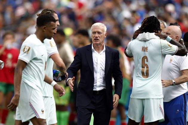 FIFA World Cup, WM, Weltmeisterschaft, Fussball 2026 quarterfinals - France vs Morocco France s head coach Didier Deschamps and his players during a hydration break during the FIFA World Cup 2026 quarterfinals match France against Morocco, in Boston, USA, 09 July 2026. BOSTON United States  Copyright: xWILLxOLIVERx