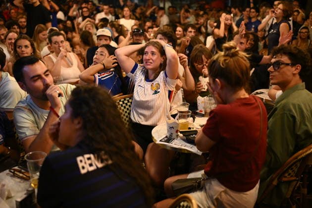 RECORD DATE NOT STATED French fans celebrate the French national team, Nationalteam Ä™s victory in the World Cup quarter-finals in Paris on 9 July 2026 - 09 07 2026 - France Ile-de-France (region) Paris -  JulienxMattiax xLexPictorium LePictorium_0338211