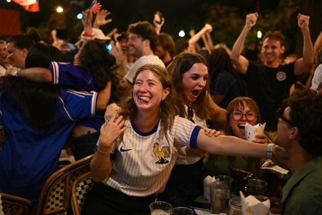 RECORD DATE NOT STATED French fans celebrate the French national team, Nationalteam Ä™s victory in the World Cup quarter-finals in Paris on 9 July 2026 - 09 07 2026 - France Ile-de-France (region) Paris -  JulienxMattiax xLexPictorium LePictorium_0338222