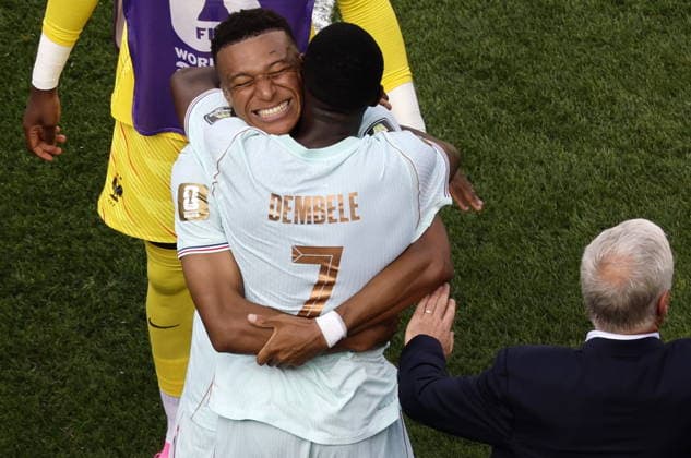 FIFA World Cup, WM, Weltmeisterschaft, Fussball 2026 quarterfinals - France vs Morocco epaselect Ousmane Dembele of France (front) hugs with Kylian Mbappe of France after scoring the 2-0 goal during the FIFA World Cup 2026 quarterfinals match France against Morocco, in Boston, USA, 09 July 2026. BOSTON United States  Copyright: xGREGxM.xCOOPERx