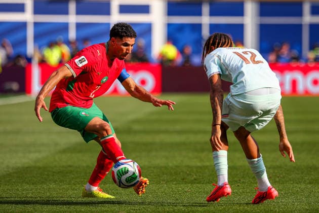 July 9, 2026, Foxborough, Massachusetts, USA: ACHRAF HAKIMI (CAPTAIN) of Morocco dribbles past BRADLEY BARCOLA of France during the 2026 FIFA World Cup, WM, Weltmeisterschaft, Fussball quarterfinal match at Boston Stadium in Massachusetts on July 9, 2026. Foxborough USA - ZUMAm283 20260709_zsp_m283_057 Copyright: xBillyxMyersx