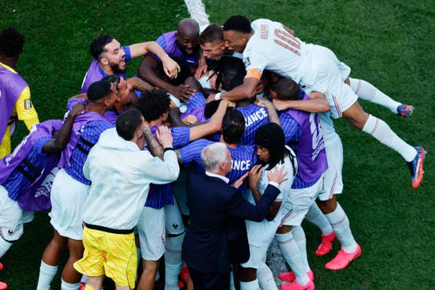 France players celebrate the goal by forward Ousmane Dembélé against Morocco during the second half of a Quarter-final FIFA World Cup, WM, Weltmeisterschaft, Fussball match at Boston Stadium in Foxborough on Thursday, July 9, 2026.  BOS20260709327 CJxGUNTHER