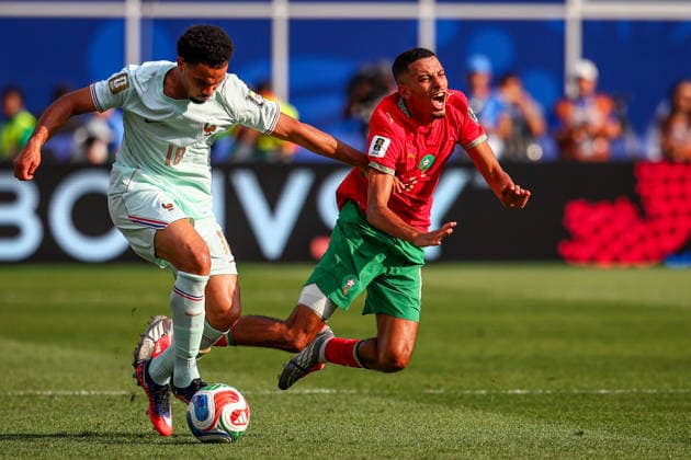 July 9, 2026, Foxborough, Massachusetts, USA: NOUSSAIR MAZRAOUI of Morocco falls after losing the ball during the 2026 FIFA World Cup, WM, Weltmeisterschaft, Fussball quarterfinal match at Boston Stadium in Massachusetts. France won the game 2-0. Foxborough USA - ZUMAm283 20260709_zsp_m283_063 Copyright: xBillyxMyersx