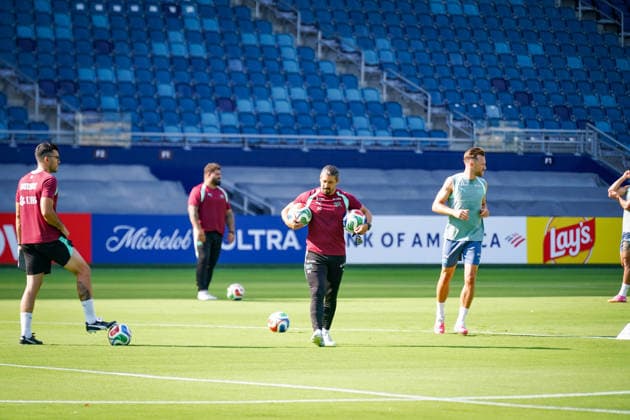 USA: Fußball FIFA World Cup, WM, Weltmeisterschaft, Fussball 2026, WM, Weltmeisterschaft, Viertelfinale, Matchday -2, Training Schweizer Nationalmannschaft vor dem Viertelfinalspiel Argentinien vs Schweiz im Sporting KC Stadium in Kansas City, Kansas: Davide Calla (Assistenz-Trainer, Schweiz) *** USA Soccer 2026 FIFA World Cup, World Cup, World Championship, Quarterfinals, Matchday 2, Swiss national team training ahead of the Argentina vs. Switzerland quarterfinal match at Sporting KC Stadium in Kansas City, Kansas; Davide Calla, Assistant Coach, Switzerland Copyright: xJOERANxSTEINSIEKx