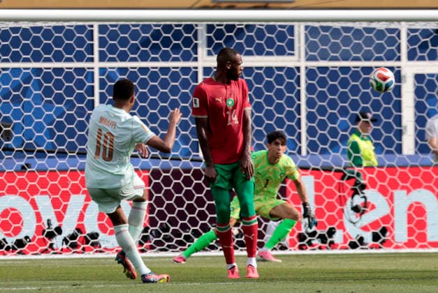 FOXBOROUGH, MA - JULY 09: Kylian Mbappe 10 of France watches his ball sail to goal during a FIFA World Cup, WM, Weltmeisterschaft, Fussball 2026 Quarterfinal match between France and Morocco on July 9, 2026 at Boston Stadium in Foxborough, Massachusetts.(Photo by Fred Kfoury III Icon Sportswire) SOCCER: JUL 09 FIFA World Cup 26 Quarter-Final - France v Morocco EDITORIAL USE ONLY Icon482260709042