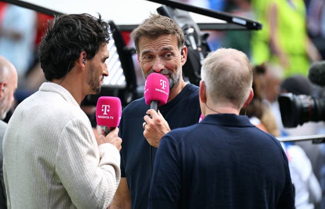 Fussball, Länderspiel, Herren, FIFA World Cup, WM, Weltmeisterschaft, Fussball 2026, Fussball-Weltmeisterschaft, USA, Achtelfinale, Gilette Stadium Boston: Frankreich - Marokko 2:0; Magenta TV Experten Jürgen Klopp und Mats Hummels mit Moderator Johannes Kerner. *** Soccer, International Match, Men s, 2026 FIFA World Cup, Soccer World Cup, USA, Round of 16, Gilette Stadium, Boston, France vs. Morocco 2–0, Magenta TV experts Jürgen Klopp and Mats Hummels with host Johannes Kerner