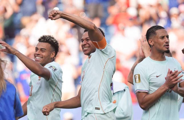 260710 -- BOSTON, July 10, 2026 -- Players of France celebrate for victory after the quarter final match between France and Morocco at the 2026 FIFA World Cup, WM, Weltmeisterschaft, Fussball at Boston Stadium in Boston, the United States, July 9, 2026. SPU.S.-BOSTON-FOOTBALL-FIFA WORLD CUP-QUARTER FINAL-FRA VS MAR LuixSiuxWai  (SP)U.S.-BOSTON-FOOTBALL-FIFA WORLD CUP-QUARTER FINAL-FRA VS MAR IMAGO LuixSiuxWai  imago images 0861210679