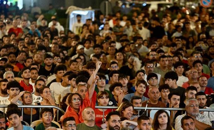 Thousands gather in Beirut to watch World Cup Quarter-Final Thousands gather in Beirut to watch World Cup Quarter-Final BEIRUT, LEBANON - JULY 9: Thousands of football fans gather to watch the World Cup quarter-final match between Morocco and France on a giant screen set up in in the Al-Jadeed el-Cedide district of Beirut, Lebanon on July 9, 2026. Houssam Shbaro Anadolu Beirut Lebanon. Editorial use only. Please get in touch for any other usage.  Copyright: x2026xAnadoluxHoussamxShbarox Beirut Lebanon. Editorial use only. Please get in touch for any other usage.  Copyright: xIMAGO AnadoluxAgencyxIMAGO HoussamxShbarox