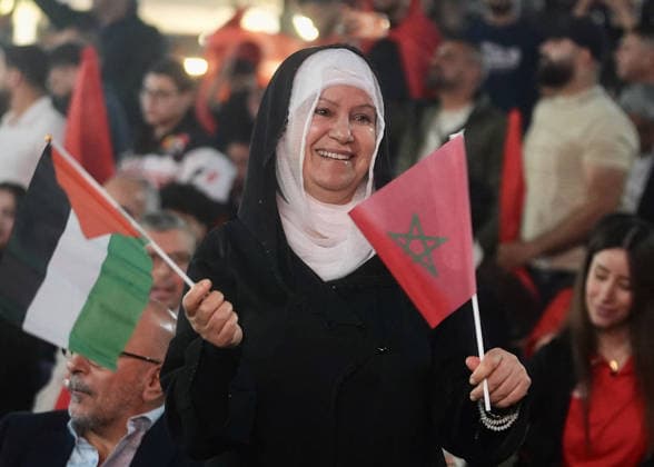 People gather in Ramallah to watch FIFA 2026 World Cup quarter-final match People gather in Ramallah to watch FIFA 2026 World Cup quarter-final match RAMALLAH, WEST BANK, PALESTINE - JULY 9: A woman holds Palestine and Morocco flags as football fans gather to watch the FIFA 2026 World Cup quarter-final match between France and Morocco on a giant screen set up in Ramallah, West Bank, Palestine on July 9, 2026. Issam Rimawi Anadolu Ramallah West Bank. Editorial use only. Please get in touch for any other usage.  Copyright: x2026xAnadoluxIssamxRimawix Ramallah West Bank. Editorial use only. Please get in touch for any other usage.  Copyright: xIMAGO AnadoluxAgencyxIMAGO IssamxRimawix