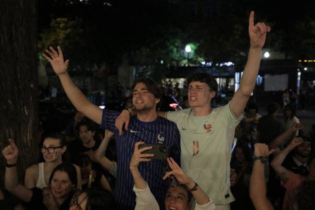 French fans celebrate FIFA 2026 World Cup semi-final berth in Paris after victory over Morocco PARIS, FRANCE - JULY 10: French football fans celebrate after their national team, Nationalteam defeats Morocco 2-0 in the FIFA 2026 World Cup quarter-final match to advance to the semi-finals in Paris, France on July 10, 2026. Mohamad Salaheldin Abdelghani Alsayed Anadolu Paris France. Editorial use only. Please get in touch for any other usage.  Copyright: x2026xAnadoluxMohamadxSalaheldinxAbdelghanixAlsayedx