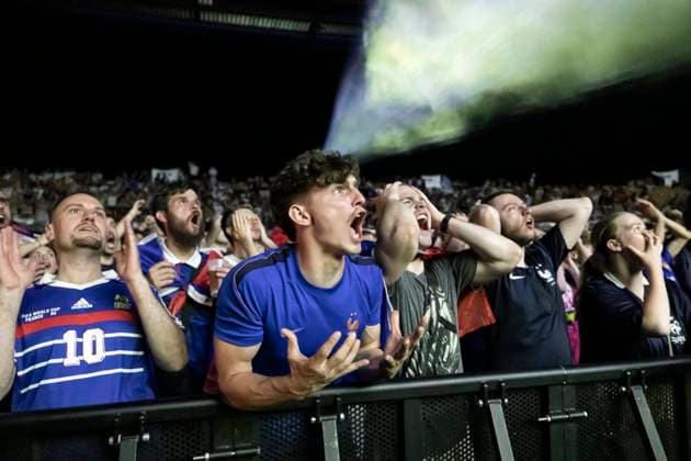 Fan zone du Zenith de Lille 1 4 de finale de la coupe du monde France - Maroc. PHOTOPQR VOIX DU NORD SEBASTIEN COURDJI ; 09 07 2026 ; LILLE, le 09 07 26, Fan zone du Zenith de Lille, lors de la retransmission du match France - Maroc 1 4 de finale de la coupe du monde de Football. SEBASTIEN COURDJI LA VOIX DU NORD - France, July 9, 2026 – Supporters watch the live broadcast of the FIFA World Cup, WM, Weltmeisterschaft, Fussball quarter-final between France and Morocco, sharing the excitement and tension of the match. 1 Hauts de France France  Copyright: xPHOTOPQR VOIXxDUxNORD MAXPPPxSEBASTIENxCOURDJIx 20260709VDN5029 20260709VDN5029