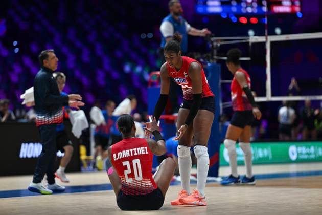 RECORD DATE NOT STATED HONG KONG-SPORTS Volleyball Nations League Hong Kong Brayelin Martinez (No.20) and Geraldine Gonzalez (No.11) from team Dominican Republic during the match between Dominican Republic and Ukraine at Volleyball Nations League Hong Kong 2026 in Hong Kong, July 10, 2026.NEXPHER Kobe Li Hong Kong